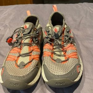 Teva water shoes .size 7.5. Worm one time for fly fishing. Excellent condition